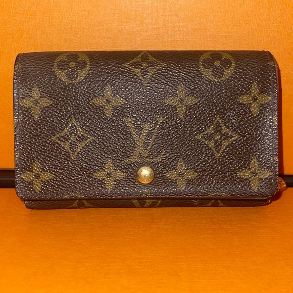 Louis Vuitton Handbags - Louis Vuitton Porte Monnaie Billets Tresor Monogram Canvas Compact Wallet